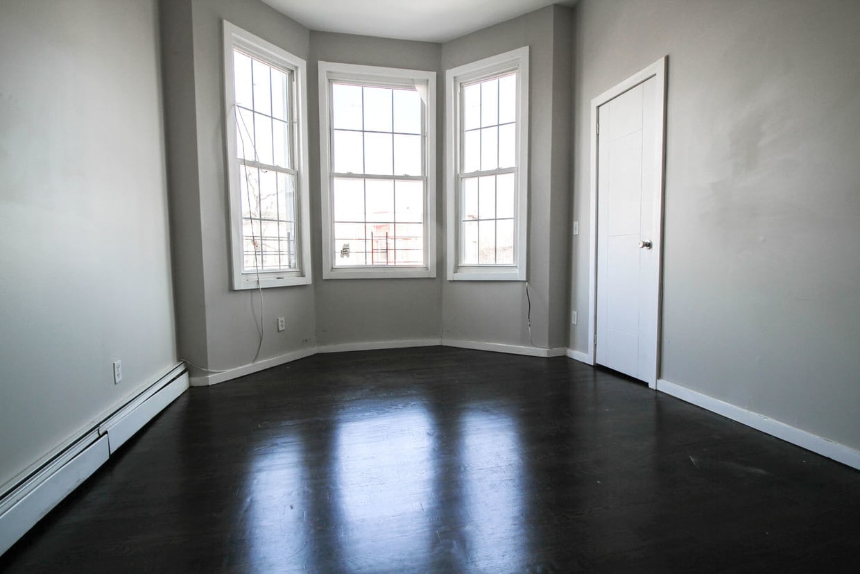Primary Photo - 1190 Bushwick Ave