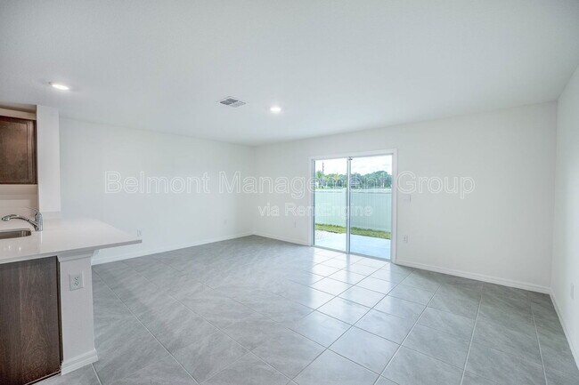 Foto del edificio - 8250 SW 67th Ave