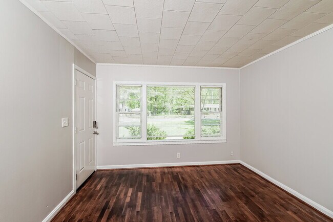 Foto del edificio - 711 Sunny Ln Dr NE