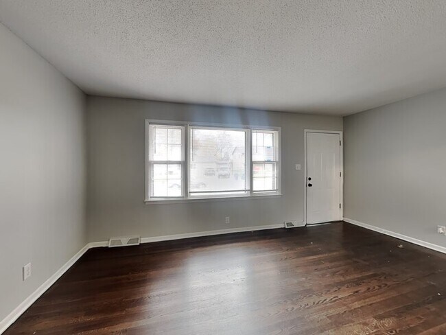Building Photo - 902 NE 73rd Terrace