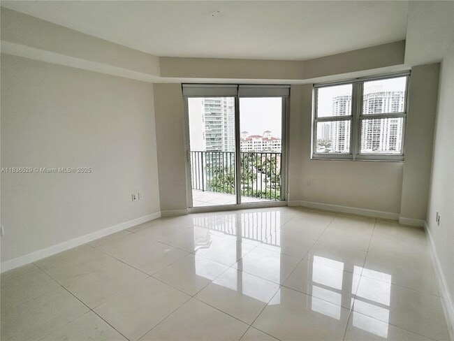 Foto del edificio - 19900 E Country Club Dr