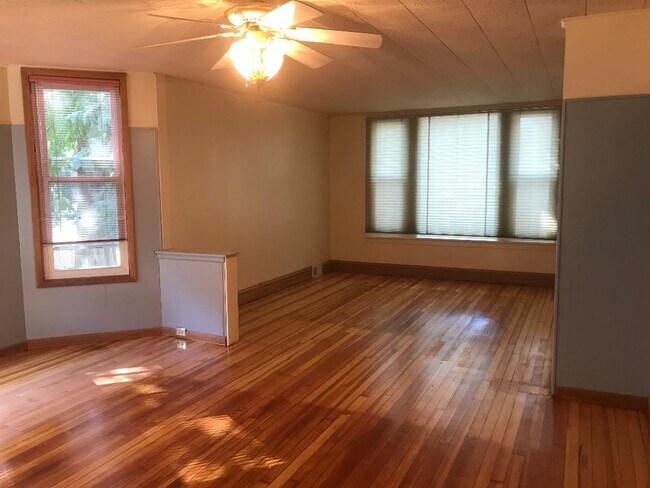 Foto del edificio - 8647 Ferris Ave