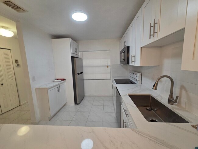 Foto del edificio - 9187 Norte Lago