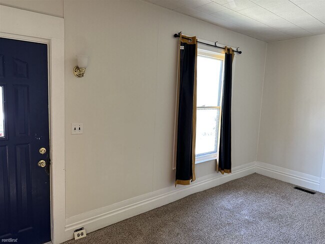 Foto del edificio - 2 br, 1.5 bath Triplex - 1514 Coit Ave NE ...