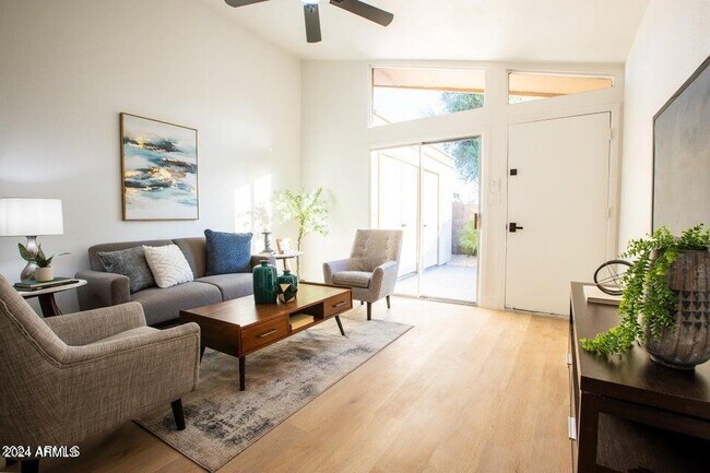 Foto del edificio - 2130 W Camino St