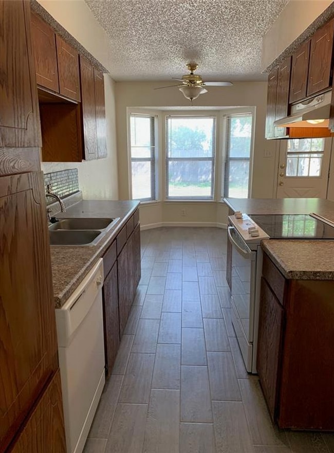 Building Photo - 7304 Meadowbrook Dr