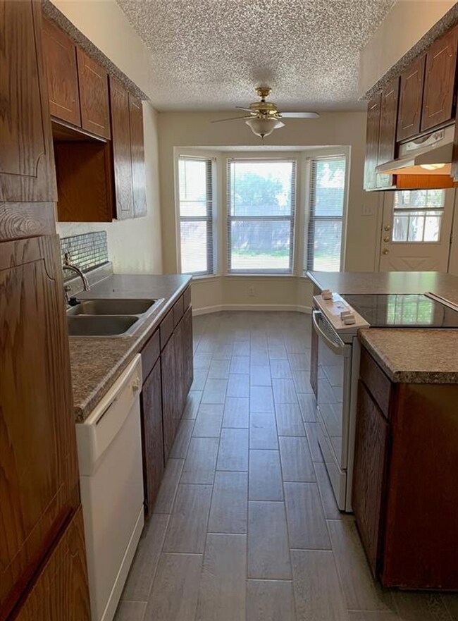 Foto del edificio - 7304 Meadowbrook Dr