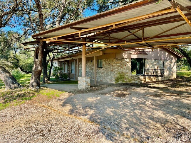Building Photo - Reduced Deposit, 3 bedroom / 2 bathroom ho...