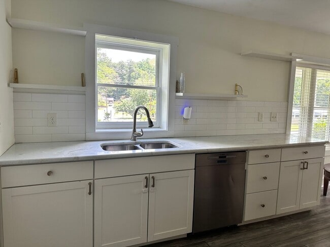 Building Photo - 490 Barnett Dr