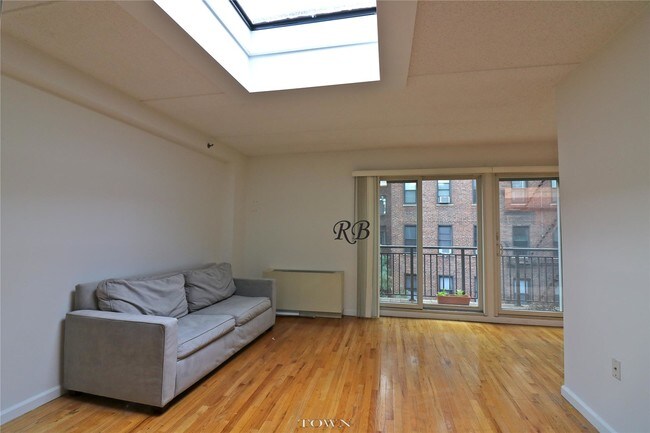 Foto del edificio - 10344 68th Ave