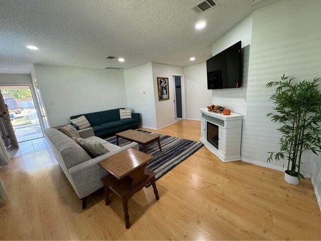 Building Photo - 13032 Staton Dr