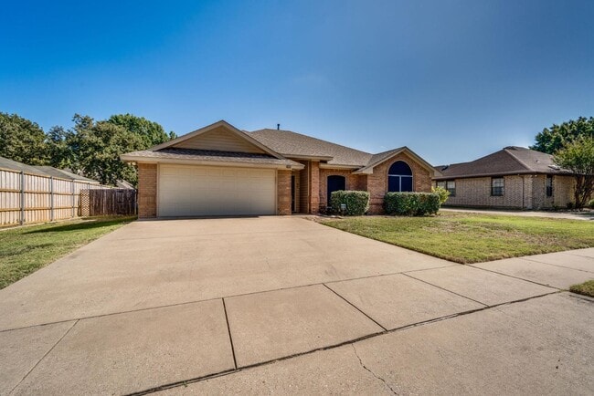 Building Photo - 1644 Greenway Ct