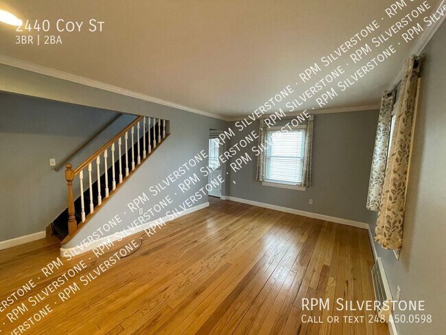 Building Photo - Spacious 3-bedroom