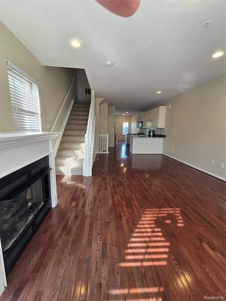 Building Photo - 526 Graten St