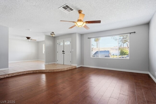 Building Photo - 4561 Paseo El Rio Dr