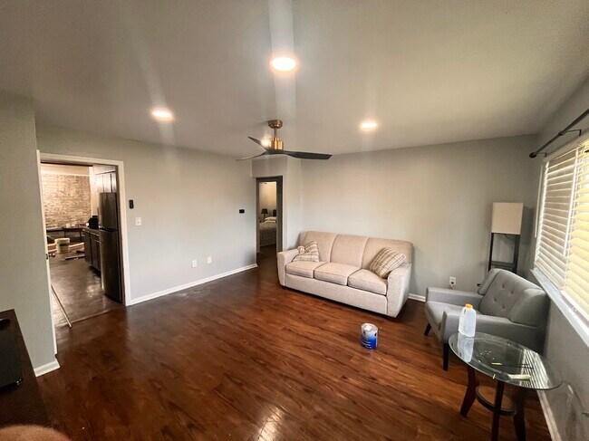 Foto del edificio - 3113-3115 Silver Rock Ave