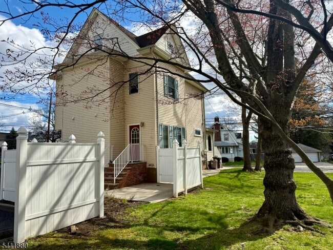 Foto del edificio - 302 Walnut Ave