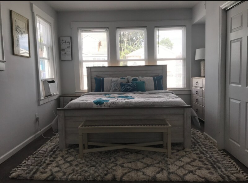 Foto principal - 142 Mapes Ave