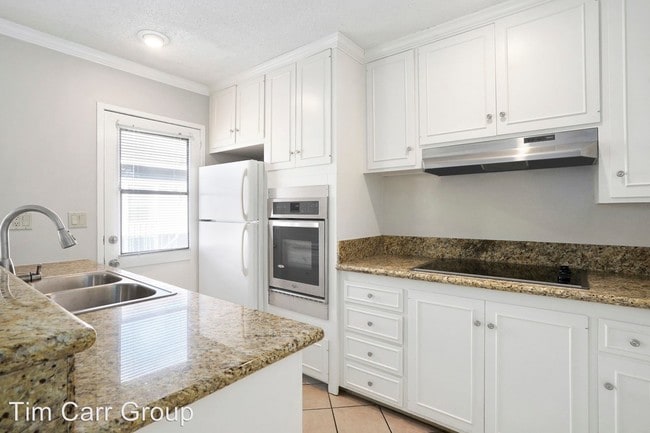 Building Photo - 2 br, 2 bath House - 1256 Rutland Rd #4