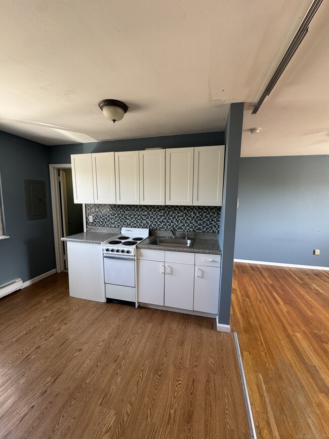 Building Photo - 36 Woodbury Ave
