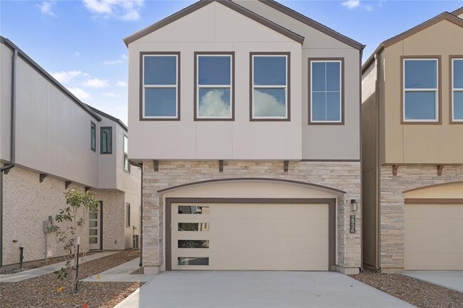 Building Photo - 2936 El Fenice Ln