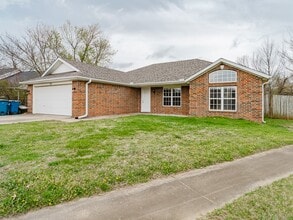 Building Photo - 2110 SE Atherton Cir