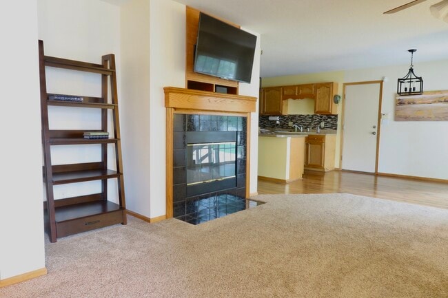 Living room (view from front door) - 9817 Suncrest Ln