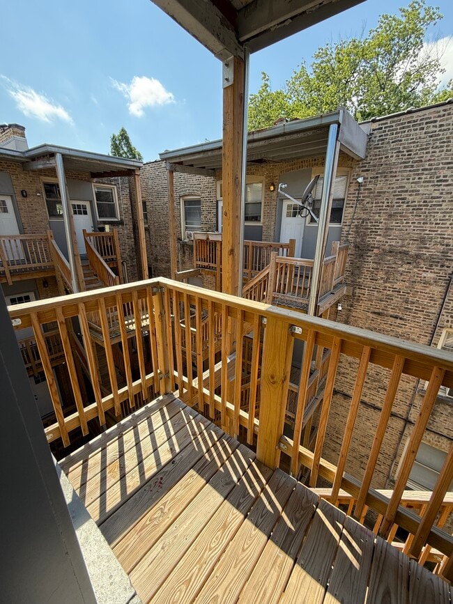 Building Photo - 1912 W Winona St