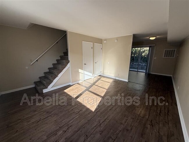 Foto del edificio - 1404 Bloomingdale Rd