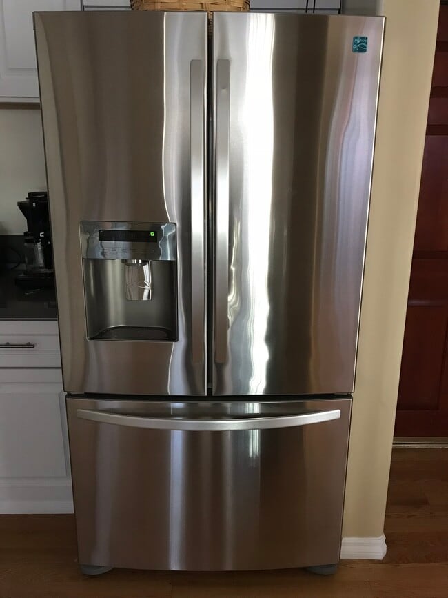 new fridge with ice and water - 1422 Hi Point St