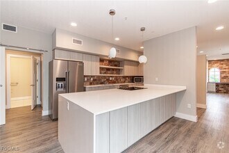 Building Photo - 4645 SE 11th Pl