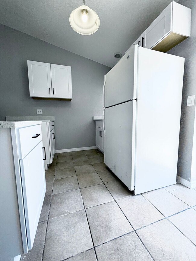 Foto del edificio - 4133/4135 SW 7th Pl Duplex