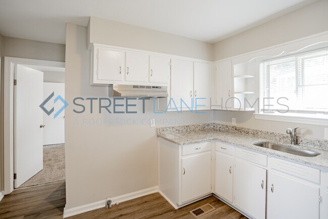 Building Photo - REDUCED!