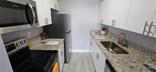 Foto del edificio - 2000 NE 135th St