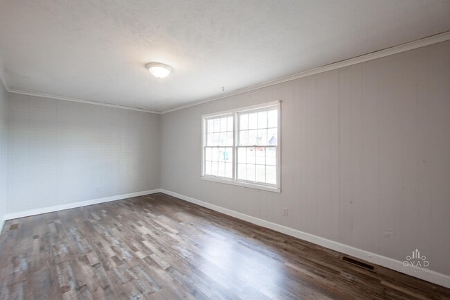 Building Photo - 69 Carolane Dr