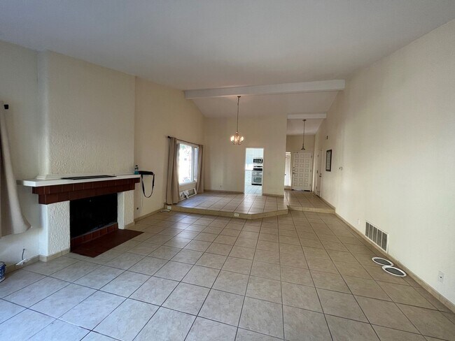 Building Photo - Redwood Shores Single Family Home