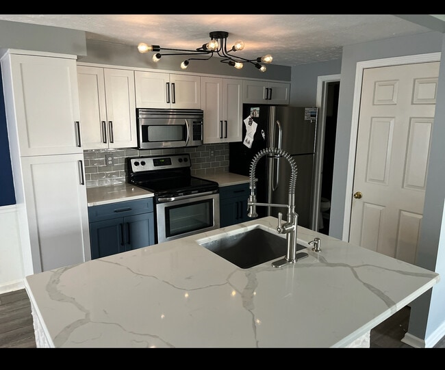 Building Photo - 20 Clearfield Dr
