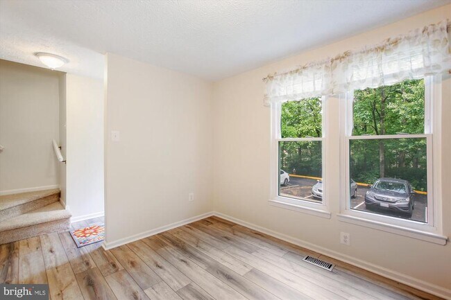 Foto del edificio - 11013 Barton Hill Ct