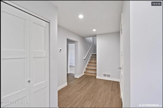 Building Photo - Beautiful 3 Bedroom 2 Bath Home - Close to...