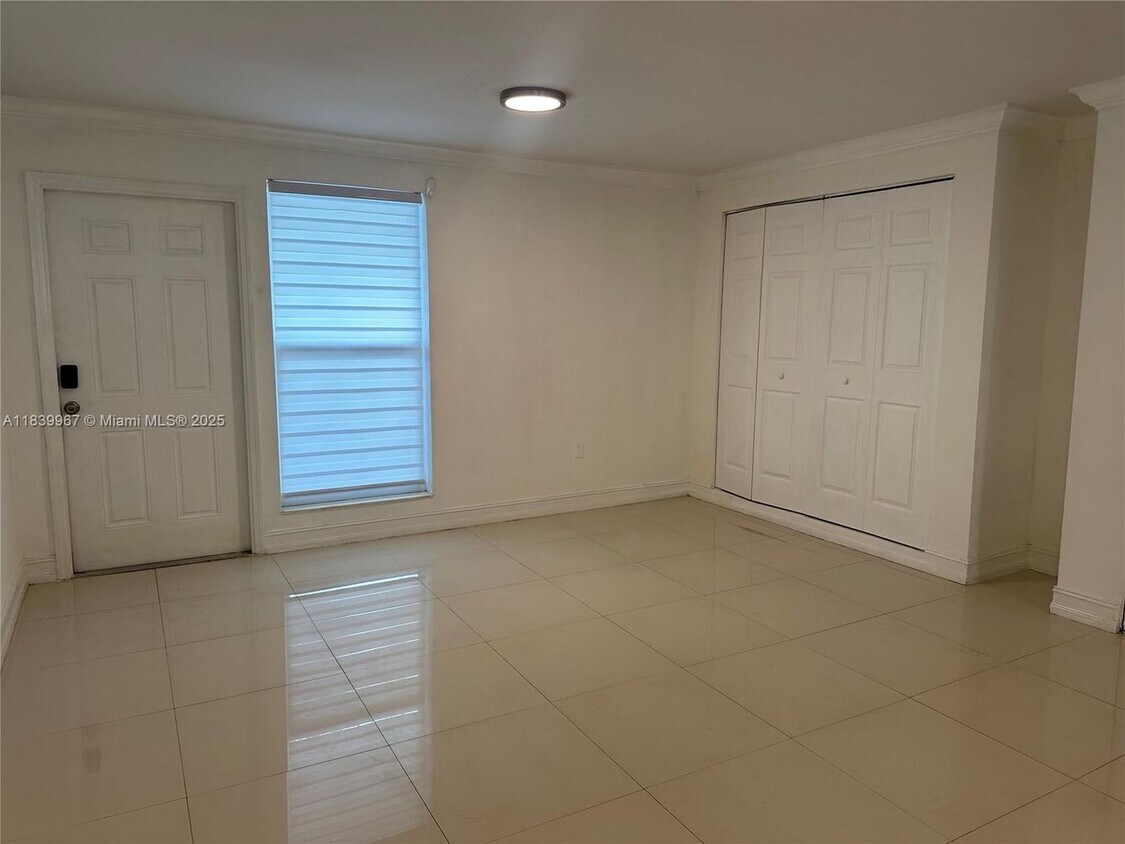 Foto del edificio - 3071 SW 27th Ave