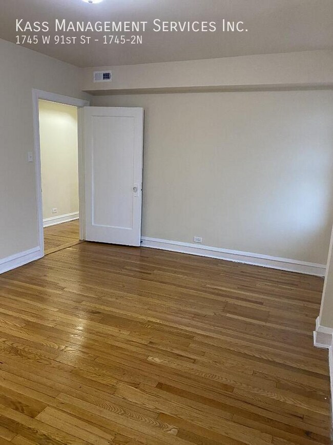 Foto del edificio - 1745 W 91st St