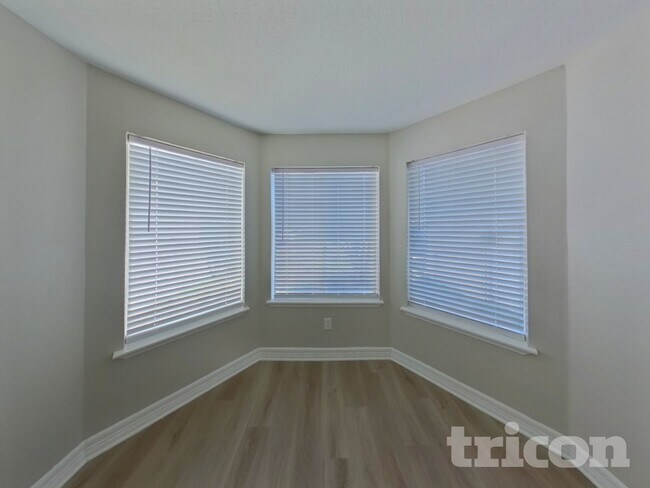 Foto del edificio - 6342 Briar Terrace Dr