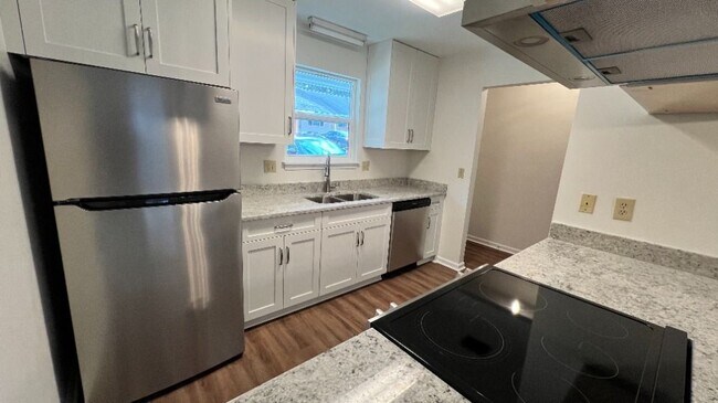 Foto del edificio - 818 Jamestown Ct