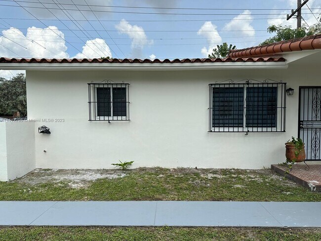 Building Photo - 7073 SW 4th St