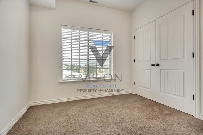 Building Photo - 114 S Willow Circle Loop