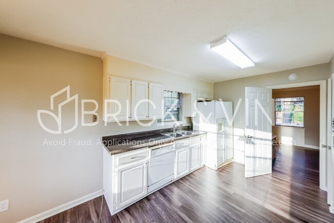 Building Photo - Fantastic Home in Birmingham!
