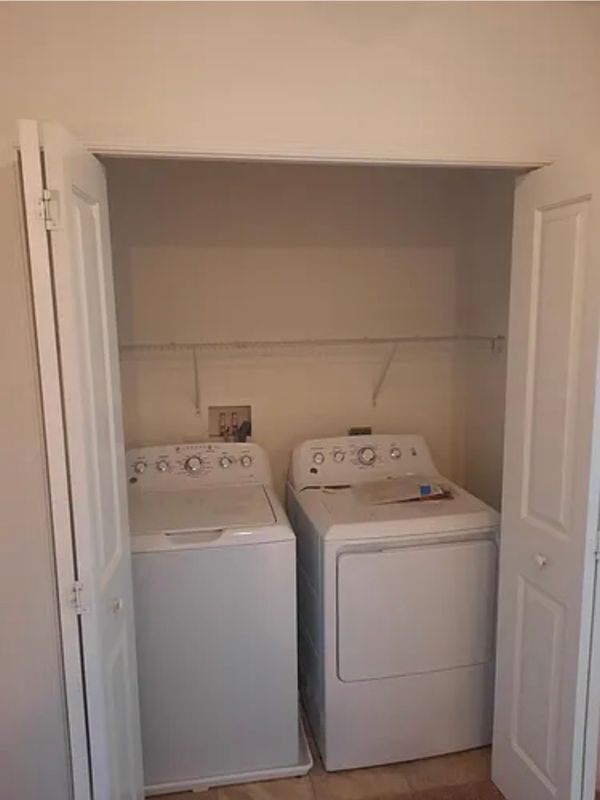 Building Photo - 455 Kentwell Dr