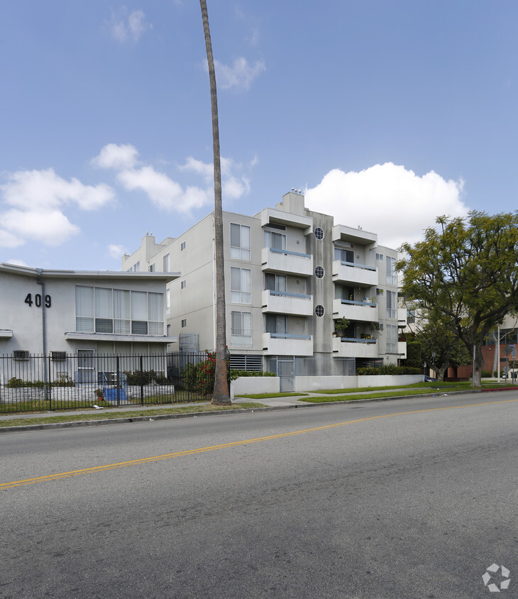 Building Photo - Commonwealth Apartments