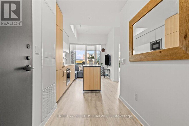 Building Photo - 220 Missinnihe Way