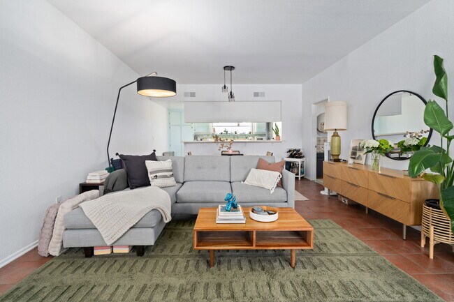 Foto del edificio - 12726 Mitchell Ave